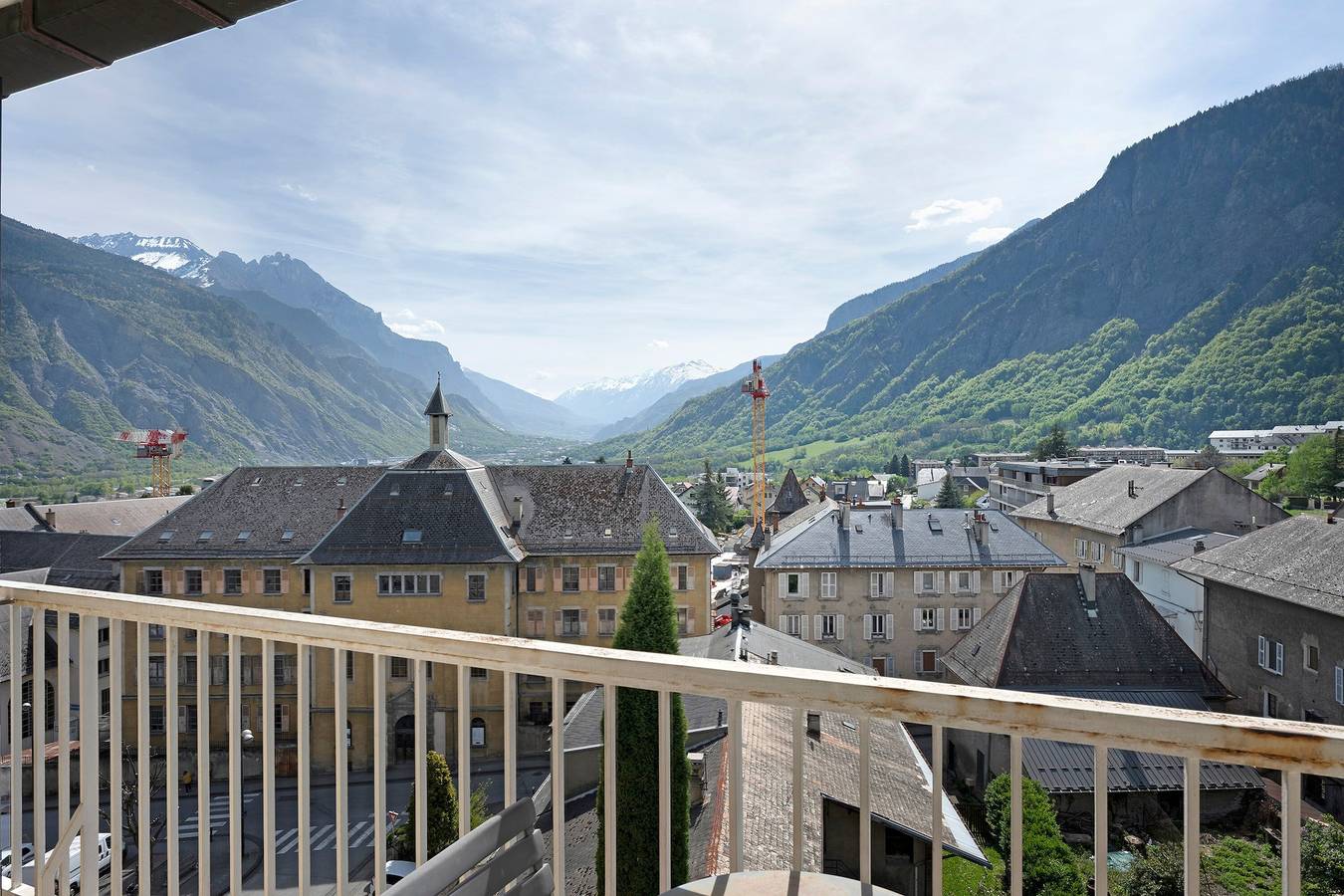 Hel lägenhet, Apartment 'Duplex Saint Jean' with Mountain View in Saint-Jean-de-Maurienne, Saint-Jean-de-Maurienne region