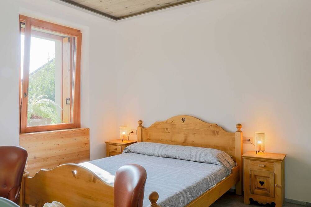 Green Chalet Scalotta - private Jacuzzi and Spa - few steps from lake and best trekking in Dervio, Westelijke Orobie-Alpen