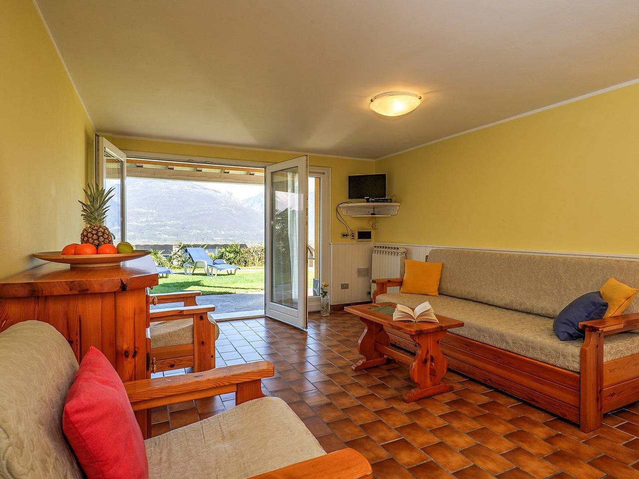 Appartement entier, Appartement de vacances pour 4 personnes avec bassin pour enfant in Colico, Alpes orobiennes occidentales