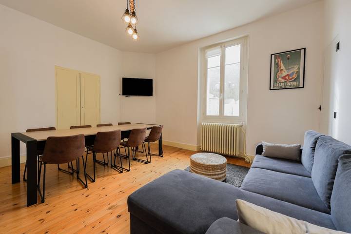 Entire apartment, Apartment 'Appartement Pyrénées-Ariégeoises' with Mountain View, Shared Garden and Wi-Fi in Luzenac, French Pyrenees