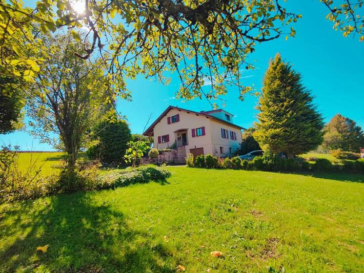 Location de vacances pour 10 personnes, avec jardin et piscine ainsi que sauna et vue, animaux acceptés à Bellefontaine (Vosges)