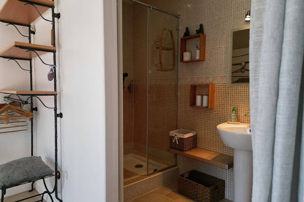 Belle chambre d'hôtes indépendante de18m² + cuisine d'été de 25m² vue piscine in Callas, Région de Draguignan