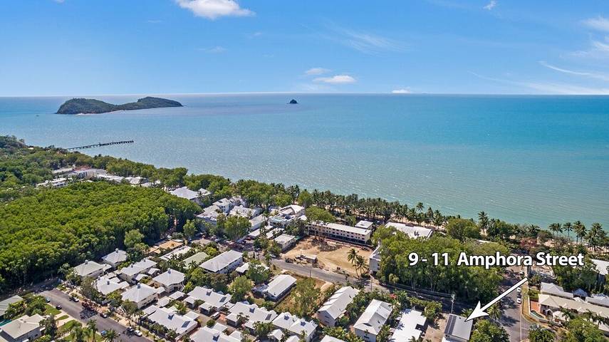 Holiday apartment for 4 people, with garden and pool as well as terrace in Palm Cove