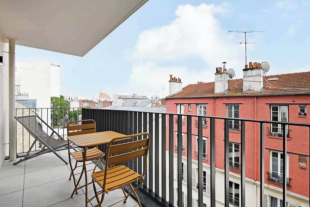 Apartamento entero, A Design 2-Br/1-Ba with Terrace in Clichy in Clichy, Altos del Sena
