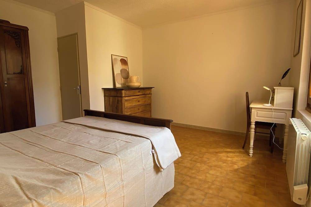 Village house in Montagnac, Côte d'Améthyste