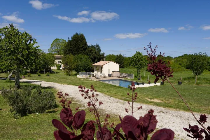 Ferienhaus für 4 Personen, mit Whirlpool und Garten sowie Pool - 1