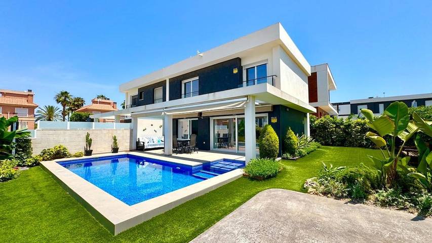 Chalet para 4 personas, con piscina y terraza en Gran Alacant