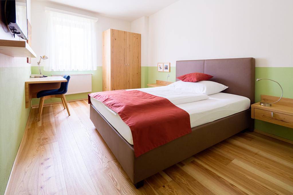 Weingut & Gästezimmer Edelmann - Doppelzimmer in Höflein, Bezirk Bruck an der Leitha