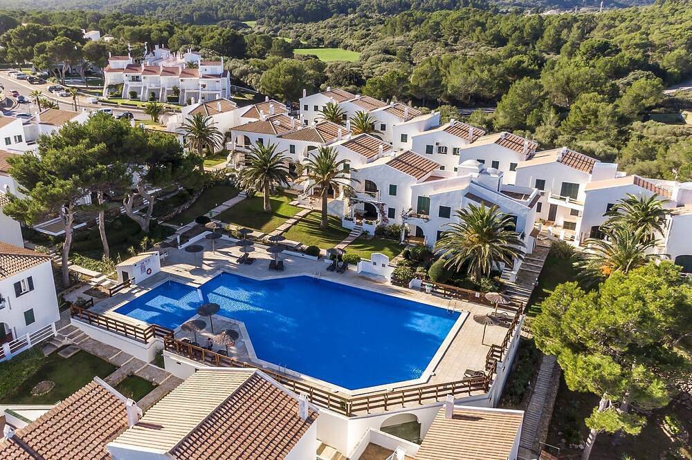 Ganze Wohnung, Maisonette-Doppelhaushälfte mit Pool, Klimaanlage, Grill in Port d'Addaia, Es Mercadal