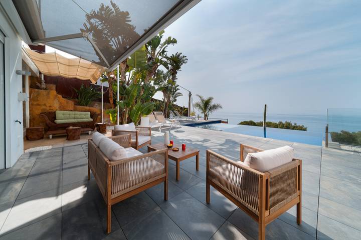 Chalet für 8 Personen, mit Meerblick und Balkon sowie Terrasse und Garten in Roses