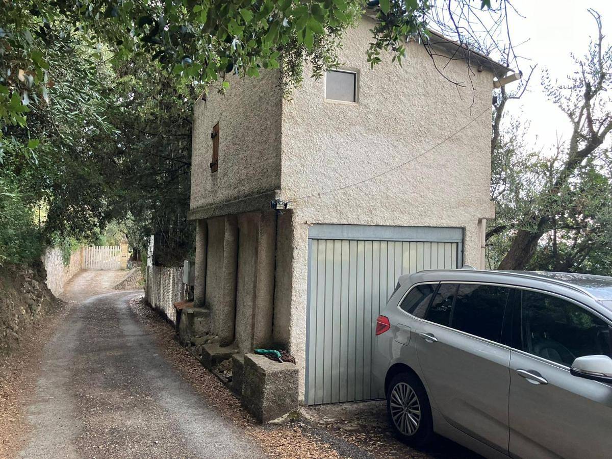 Appartement entier, Two-Bedroom Apartment in Levens, Côte méditerranéenne (France)
