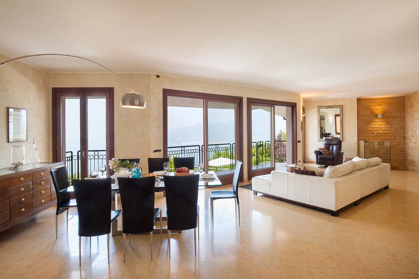 Villa Viù with Pool and Lake View in Torri del Benaco, Prealpi Gardesane