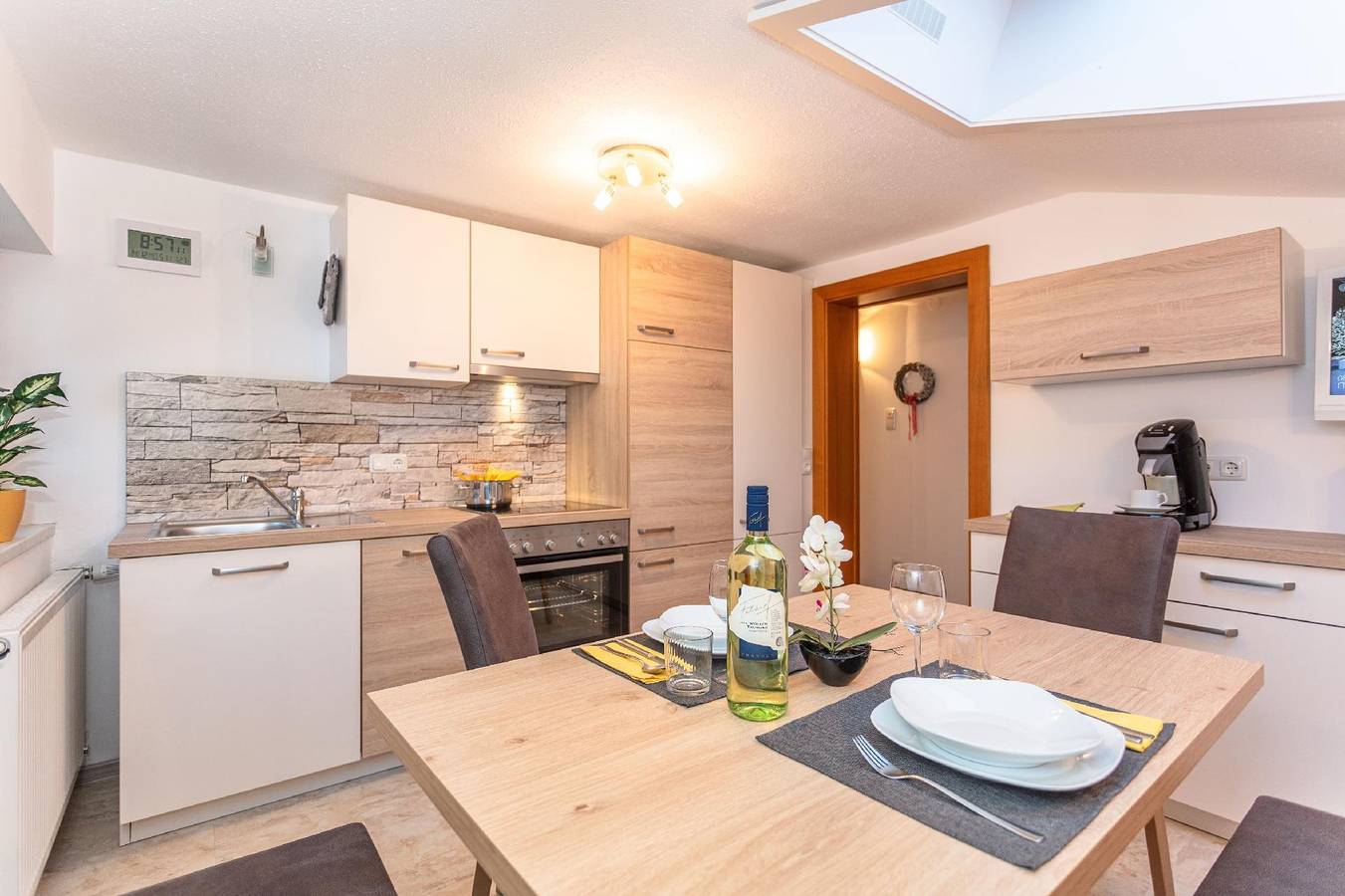 Ganze Ferienwohnung, Ferienwohnung für bis zu vier Personen mit Balkon in Walchsee, Kaiserwinkl