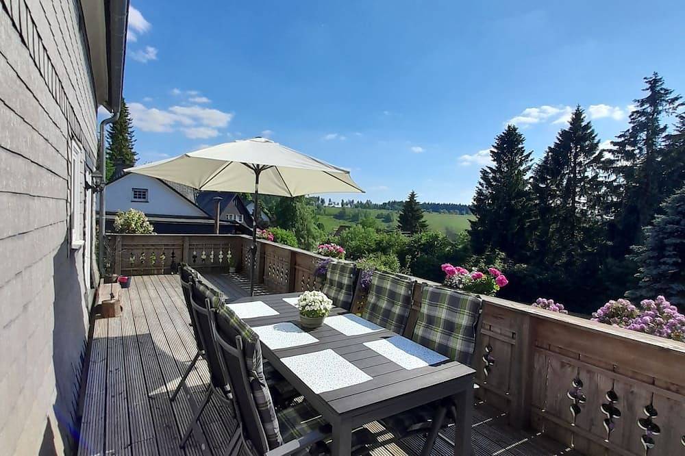 Gezellige kindvriendelijke vakantiewoning met ruim terras en zicht op de piste in Altastenberg, Hochsauerlandkreis