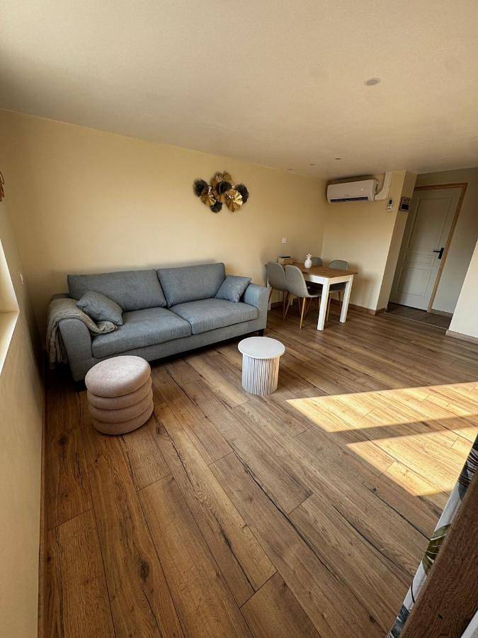 Location de vacances pour 4 personnes, avec terrasse ainsi que jardin et vue à Fresnoy-Folny