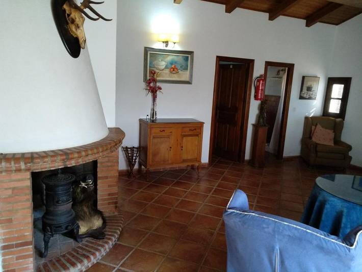 Casa rural para 14 personas, con piscina y jardín además de vistas y balcón en Tentudía - 4