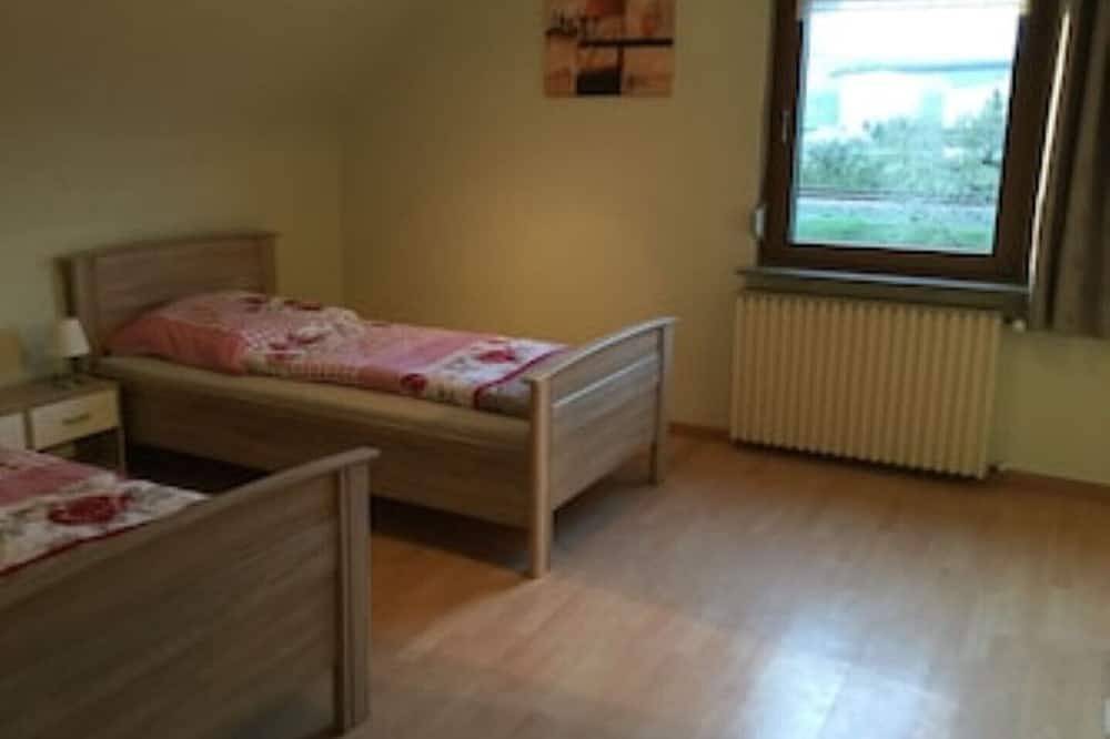 Appartement entier, Rivaner vacation apartment with balcony in Temmels, Arrondissement de Trèves-Sarrebourg