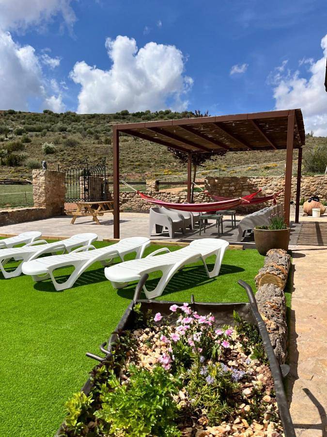 Casa rural para 18 personas, con Balcón y Terraza además de Jardín y Piscina en Miravete de la Sierra - 2