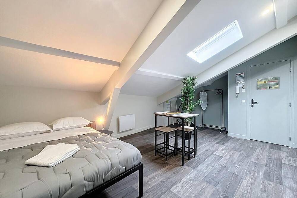 Entire apartment, Brand-new 2-person apartment N°4 in Riom, Riom region