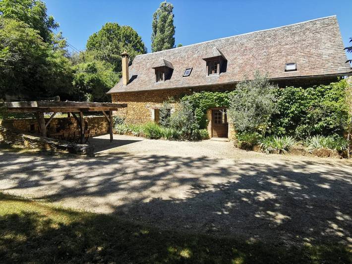 Gîte pour 9 personnes, avec Terrasse ainsi que Jardin et Piscine