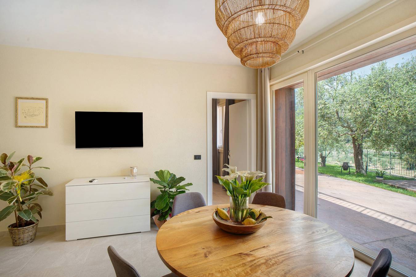 Ganze Wohnung, Ferienwohnung 'Micuzzo' mit Bergblick, Wi-Fi und Klimaanlage in Cipressa, Riviera di Ponente