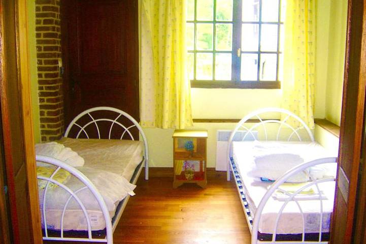Pretty Cottage in grounds of Chateau with heated pool in Grandcourt, Dieppe und Umgebung