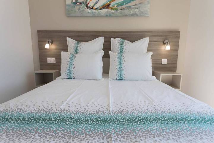 Location de vacances pour 6 personnes, avec terrasse ainsi que jardin et piscine à Cesseras - 3