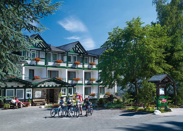Hotel, mit Balkon/Terrasse und Balkon sowie Whirlpool und Garten