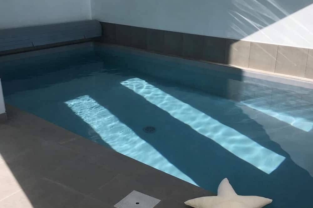 Villa in Roscoff mit beheiztem Innenpool in Roscoff, Ceinture Dorée