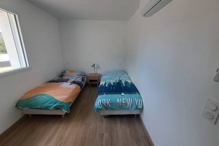 Stunning contemporary house, air conditioning, single-story, sleeps 6 in Plestin-les-Gréves in Plestin-les-Grèves, Ceinture Dorée