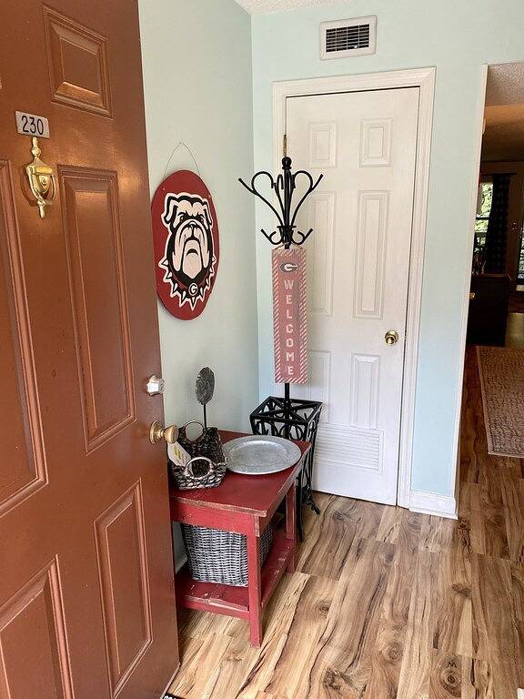 Vacation rental for 6 people, with hot tub and balcony as well as pool in Athens (GA)