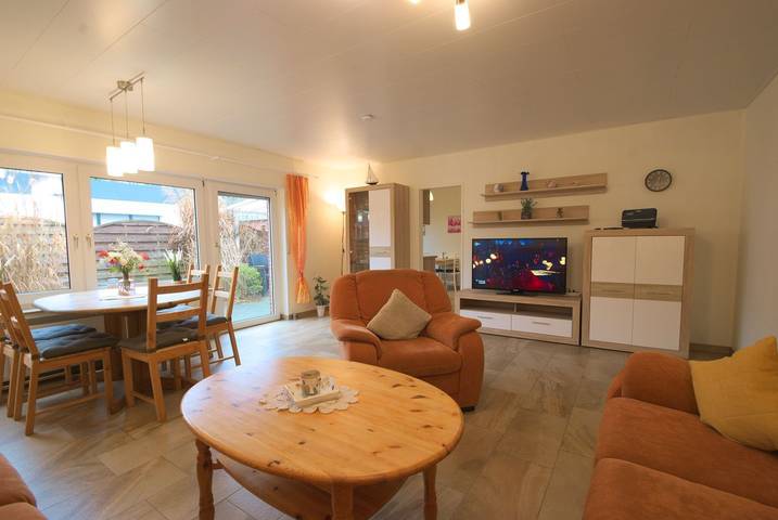 Ferienhaus für 5 Personen, mit Balkon/Terrasse und Terrasse sowie Garten in Norddeich