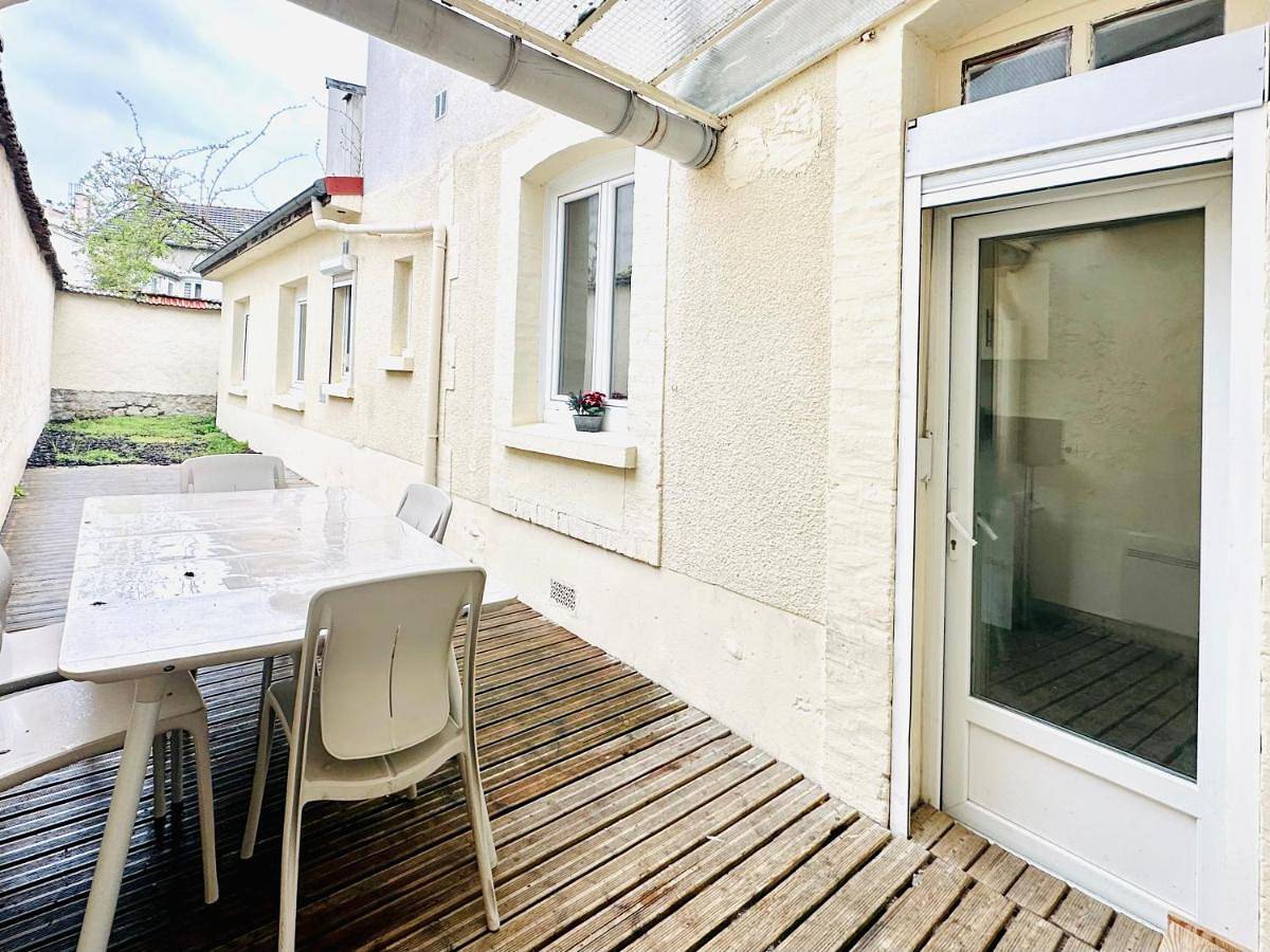 Twin Room with Private Bathroom in Reims, Marne