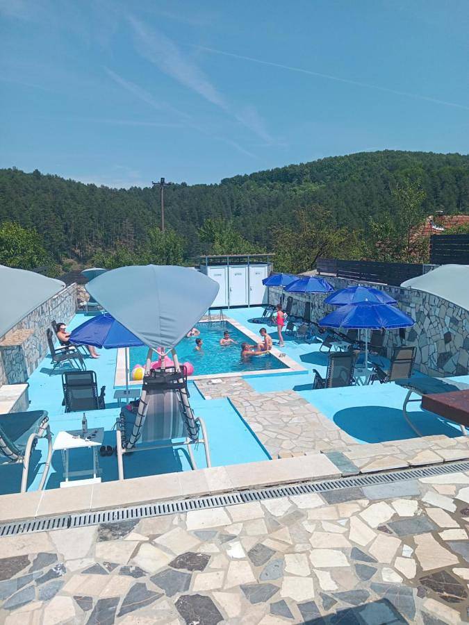 Appartement de vacances pour 6 personnes, avec Balcon et Terrasse ainsi que Jardin et Piscine