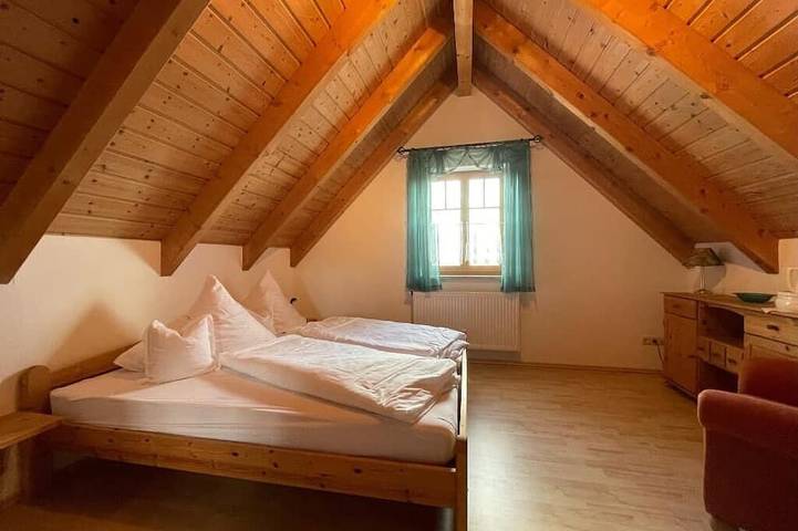 Ferienwohnung für 4 Personen, mit Balkon, mit Haustier in Neualbenreuth - 2