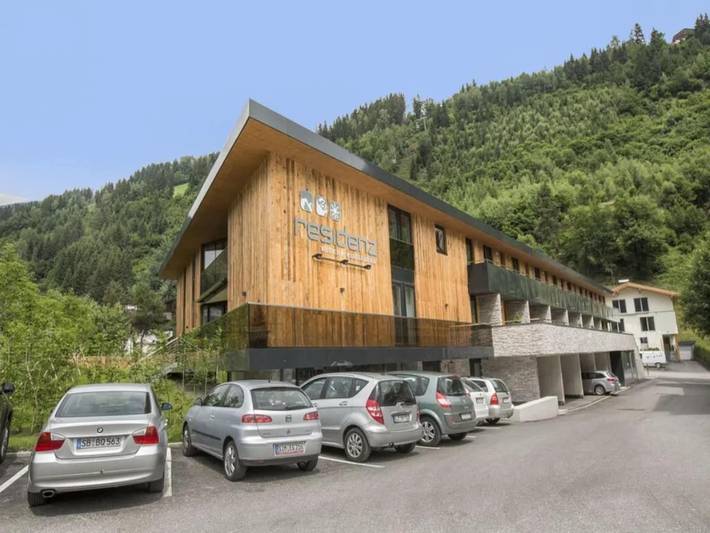 Ferienhaus für 8 Personen, mit Balkon/Terrasse und Balkon sowie Terrasse und Garten