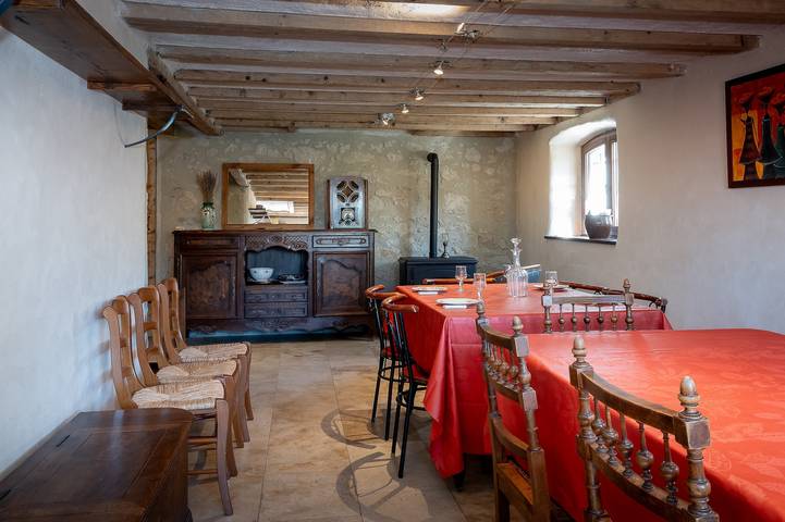 Gite De Myans para 15 personas con jardín, barbacoa, vistas a las montañas y terraza privada in Myans, Chambéry region