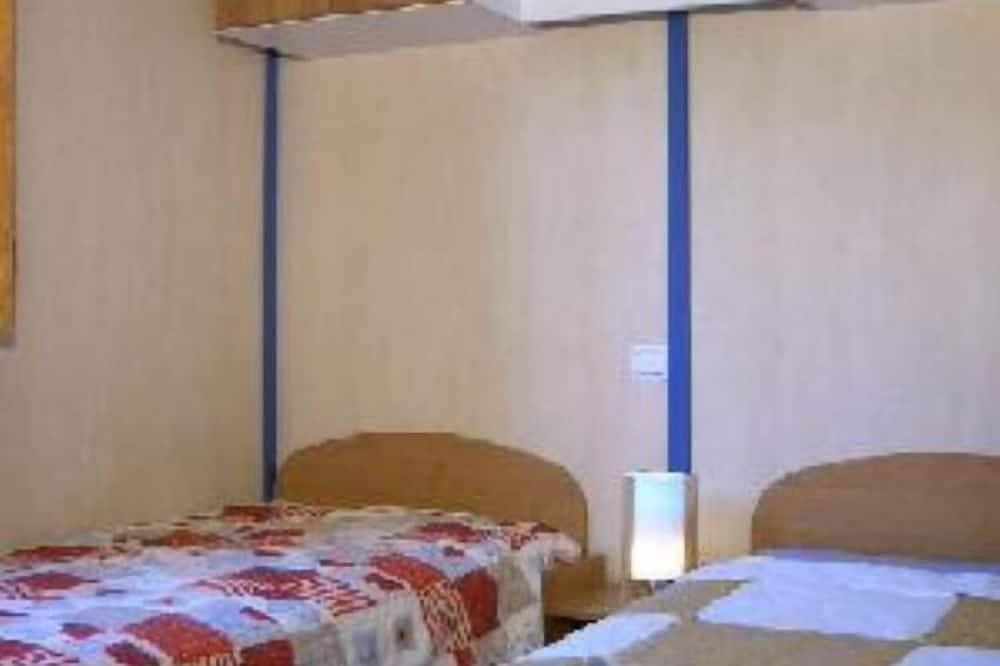 Holzhaus Mit Eigenem Schwimmbad Ohne Nachbarn . ebenerdig fuër 8 personen. in Soulac-sur-Mer, Lesparre-Médoc und Umgebung