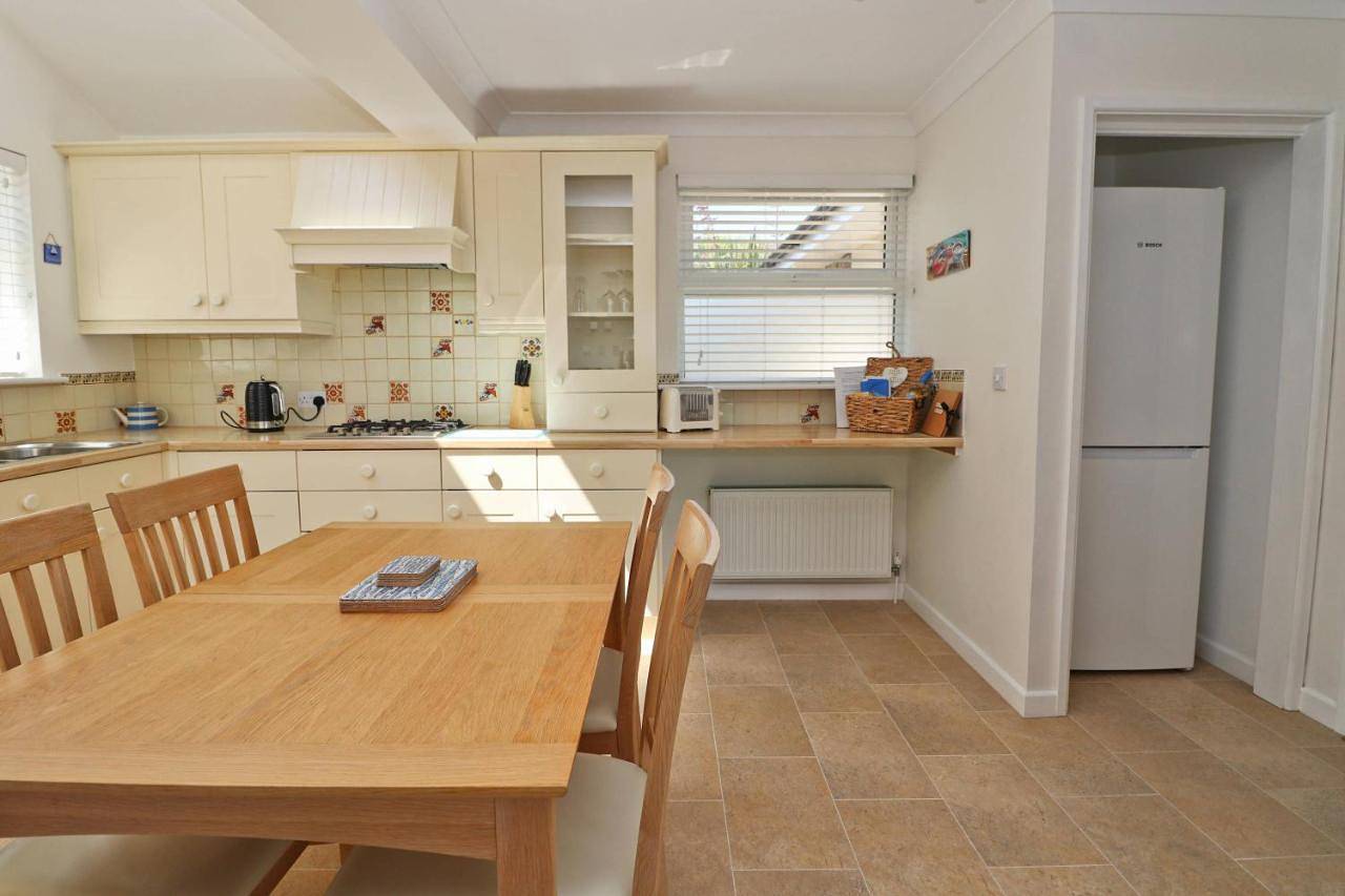 Holiday home with Estuary Views, parking & balcony in Padstow, Cornwall