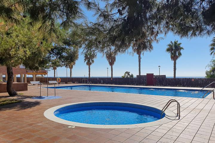 Ganze Wohnung, Ferienwohnung für 8 Personen mit Pool in Platja de Baix a Mar (Torredembarra), Torredembarra