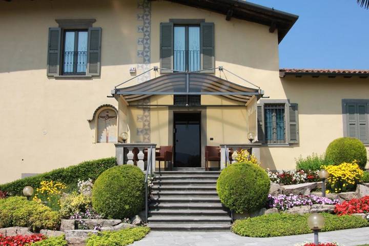 B&b per 2 persone, con Idromassaggio e Terrazza nonché Giardino e Panorama a Sarnico
