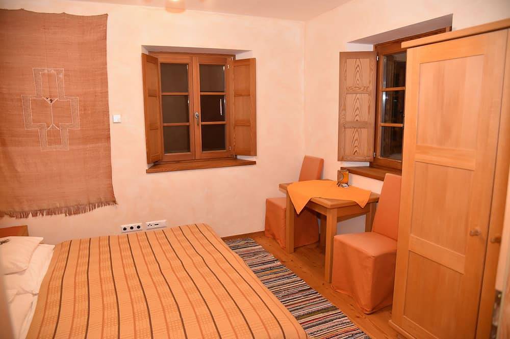 Ganze Wohnung, Wohnung mit tollem Dolomiten Bergblick; ruhige Höhenlage; Naturgarten; Sauna; in Villgratner Berge, Assling