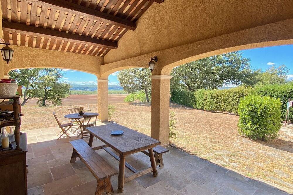 Discover the upper Var with family or friends from a beautiful contryside villa. in Régusse, Brignoles region