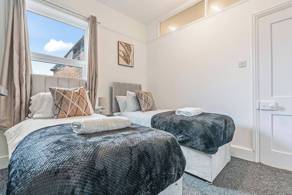 Nhs Staff | Contractors | Hospital | Professionals in Warwick, Warwickshire