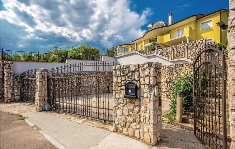 Gemütliche 1-Zimmer-Wohnung mit Pool, Terrasse und in Küstennähe in Vrh Martinscice, Primorje-Gorski Kotar