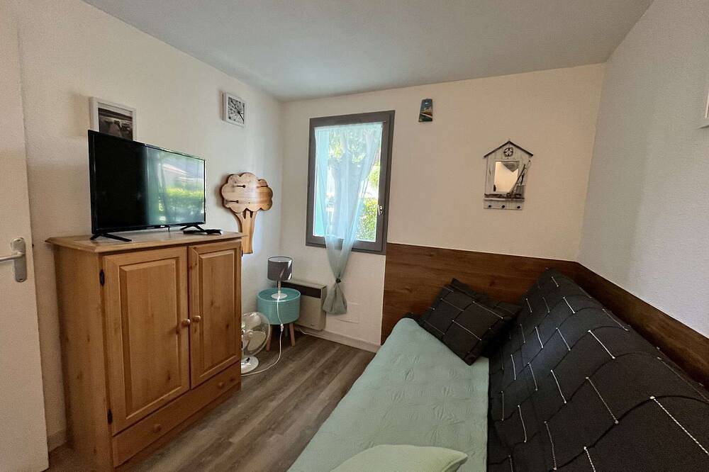 Villa with 2 bedrooms, for 4  people, located in a secured residence, near shops, at only 350m... in Portiragnes Plage, Portiragnes