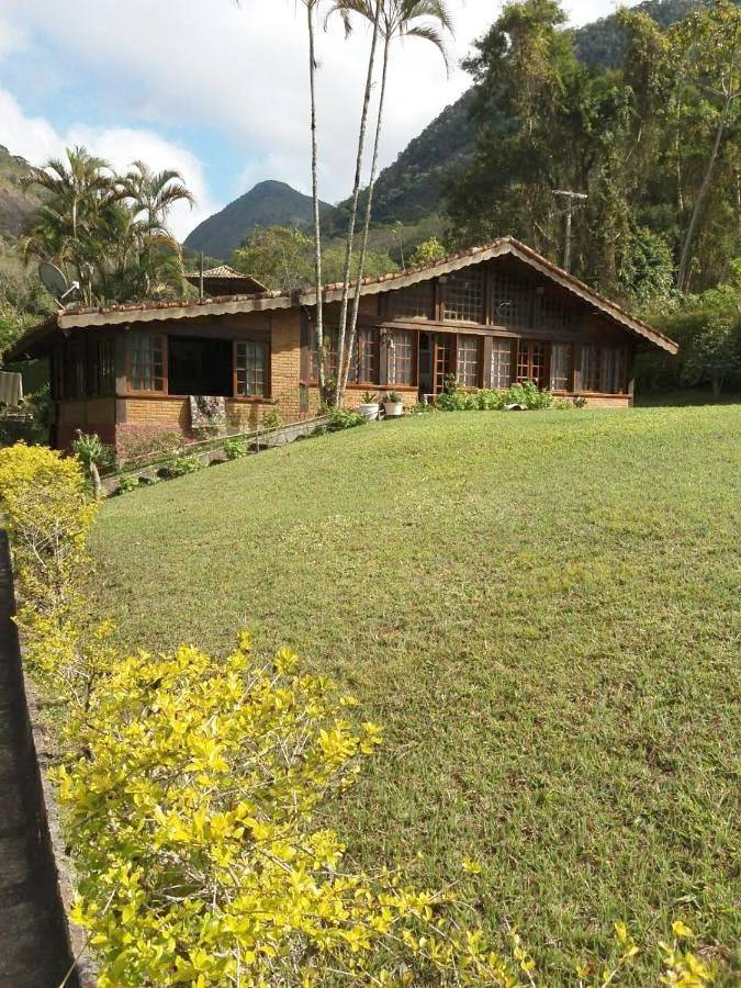 Casas e apartamentos de temporada para 15 pessoas em Teresópolis