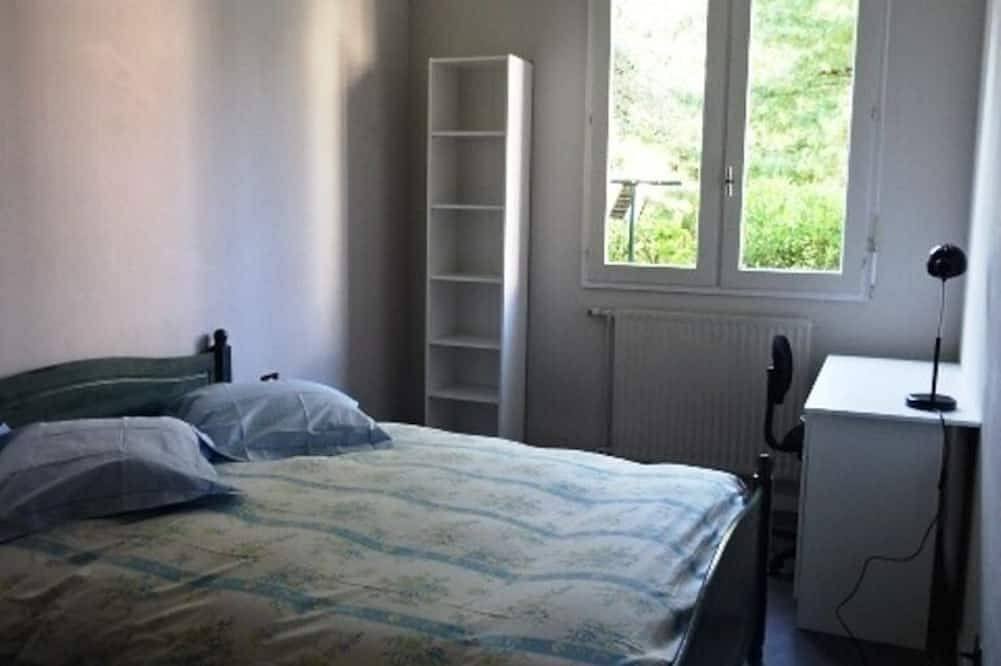 Entire apartment, A nice T2 at a low price in the Basque Country, near the sea in Anglet, Bayonne region