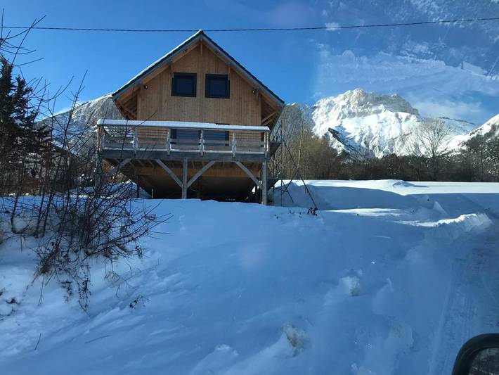 Location de vacances pour 12 personnes, avec Terrasse ainsi que Jardin et Vue à Le Noyer (Hautes-Alpes)
