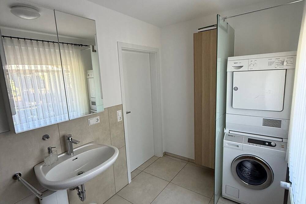 Ganze Wohnung, Helle, großzügige Ferienwohnung am Waldrand; ruhig; tolle Aussicht; ortskernnah in Lindlar, Oberbergischer Kreis